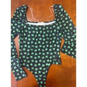 Nanamacs Womens Black Green Shamrock Clover Print Square Neck Bodysuit Small